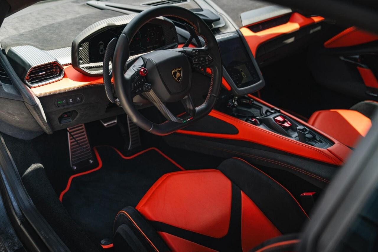 2024 Lamborghini Revuelto Coupe Photo