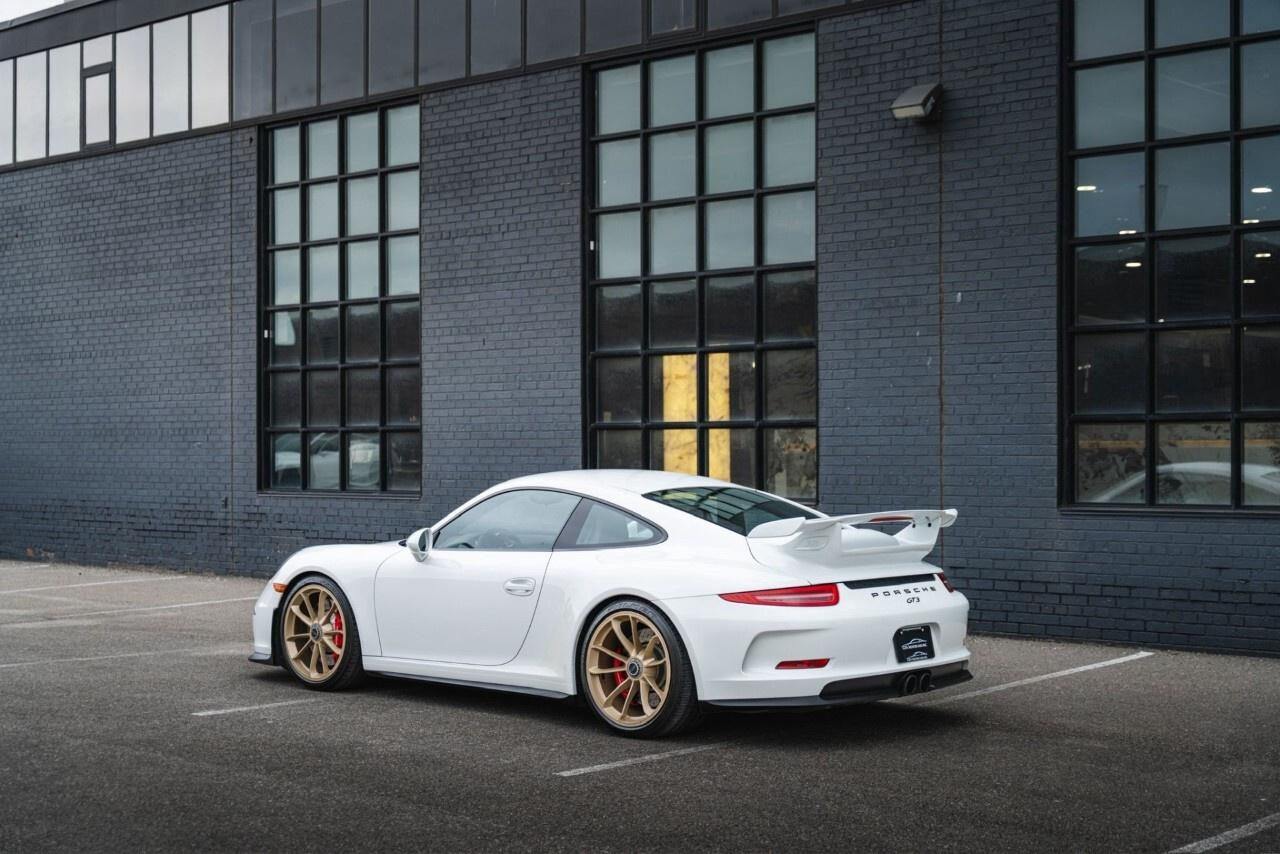 2015 Porsche 911 2dr Cpe GT3 Photo