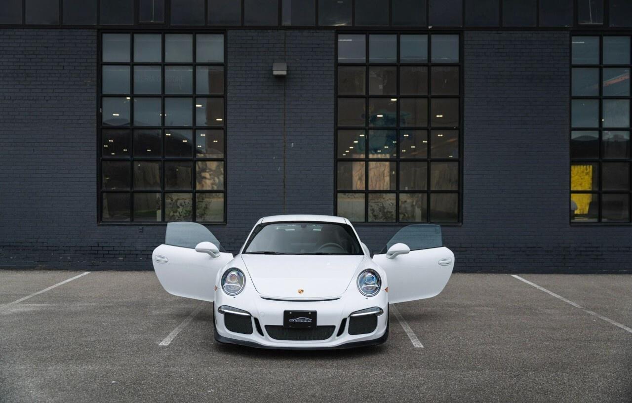 2015 Porsche 911 2dr Cpe GT3 Photo