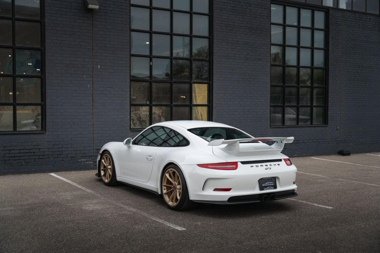 2015 Porsche 911 2dr Cpe GT3 Photo