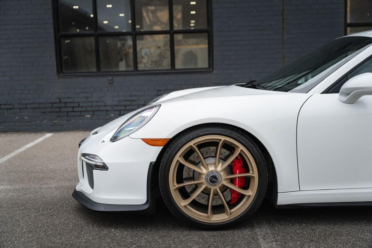 2015 Porsche 911 2dr Cpe GT3 Photo