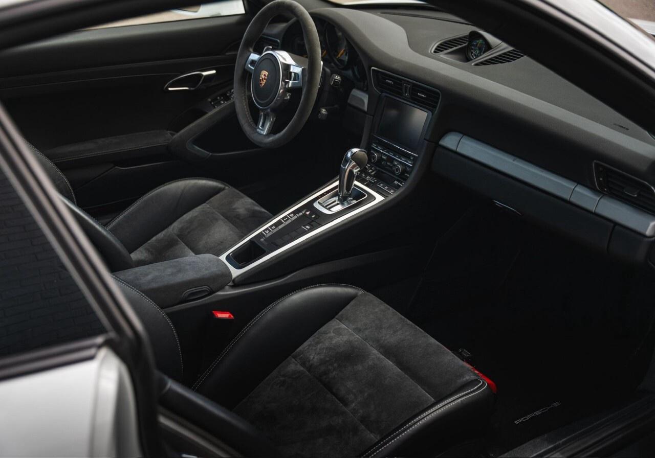 2015 Porsche 911 2dr Cpe GT3 Photo