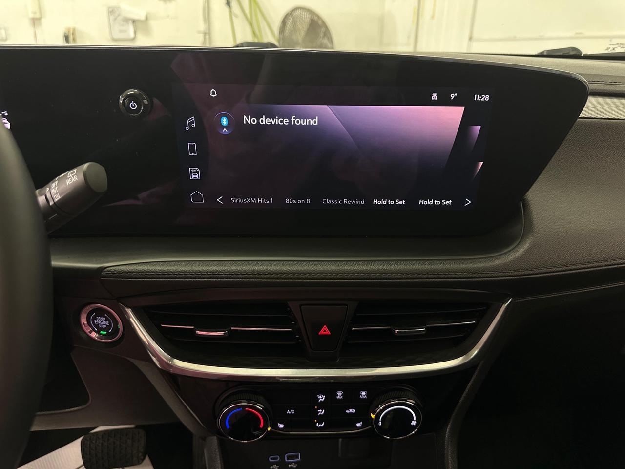 2024 Buick Encore GX Sport Touring - AWD/LEATHER/PANOROOF/29KM! Photo