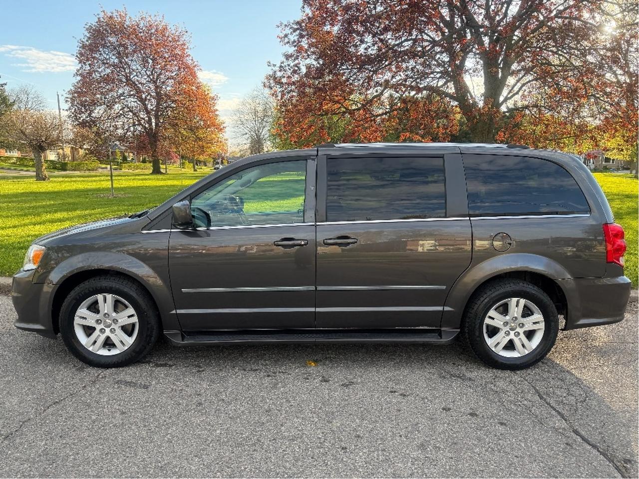 2016 Dodge Caravan CREW Photo