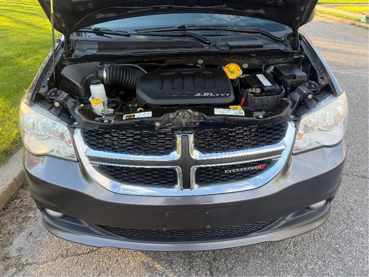 2016 Dodge Caravan CREW Photo