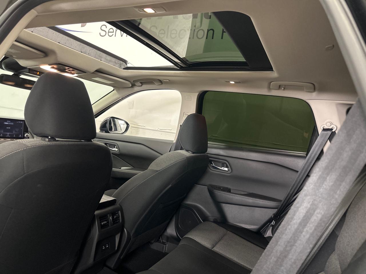 2024 Nissan Rogue SV MOONROOF Photo