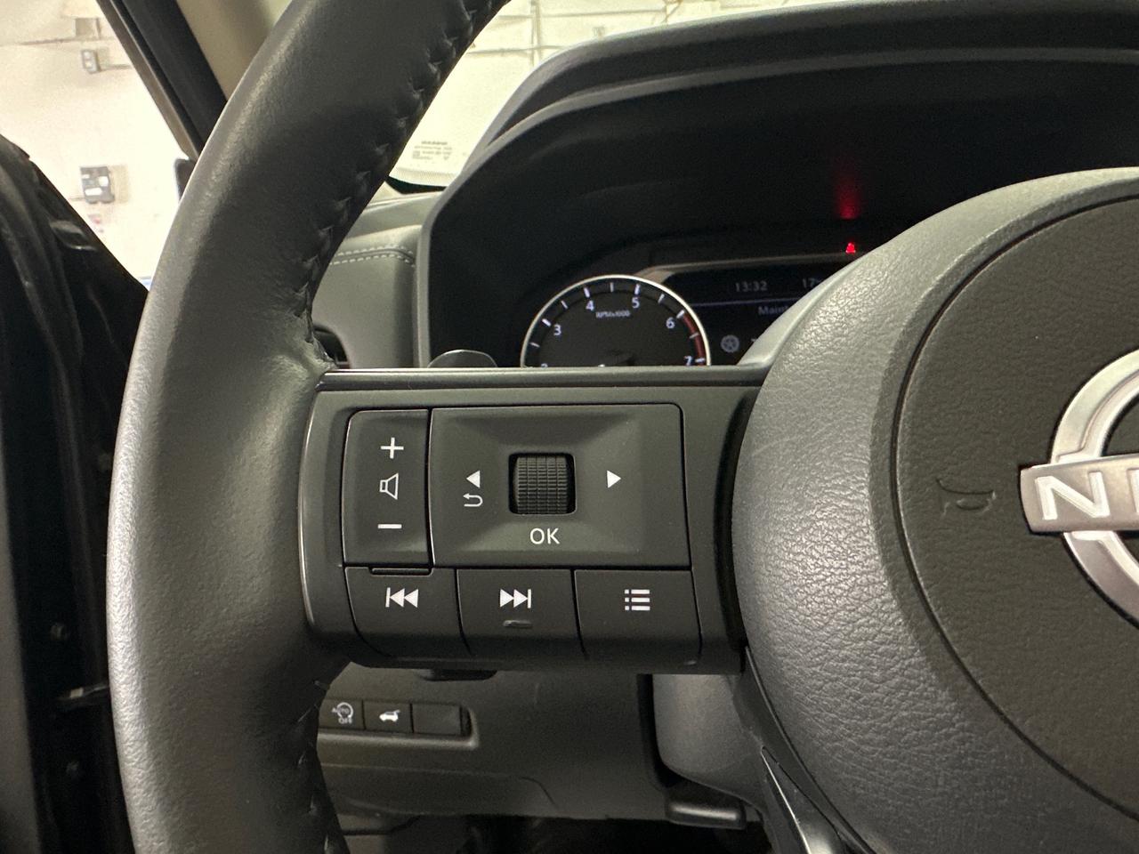 2024 Nissan Rogue SV MOONROOF Photo