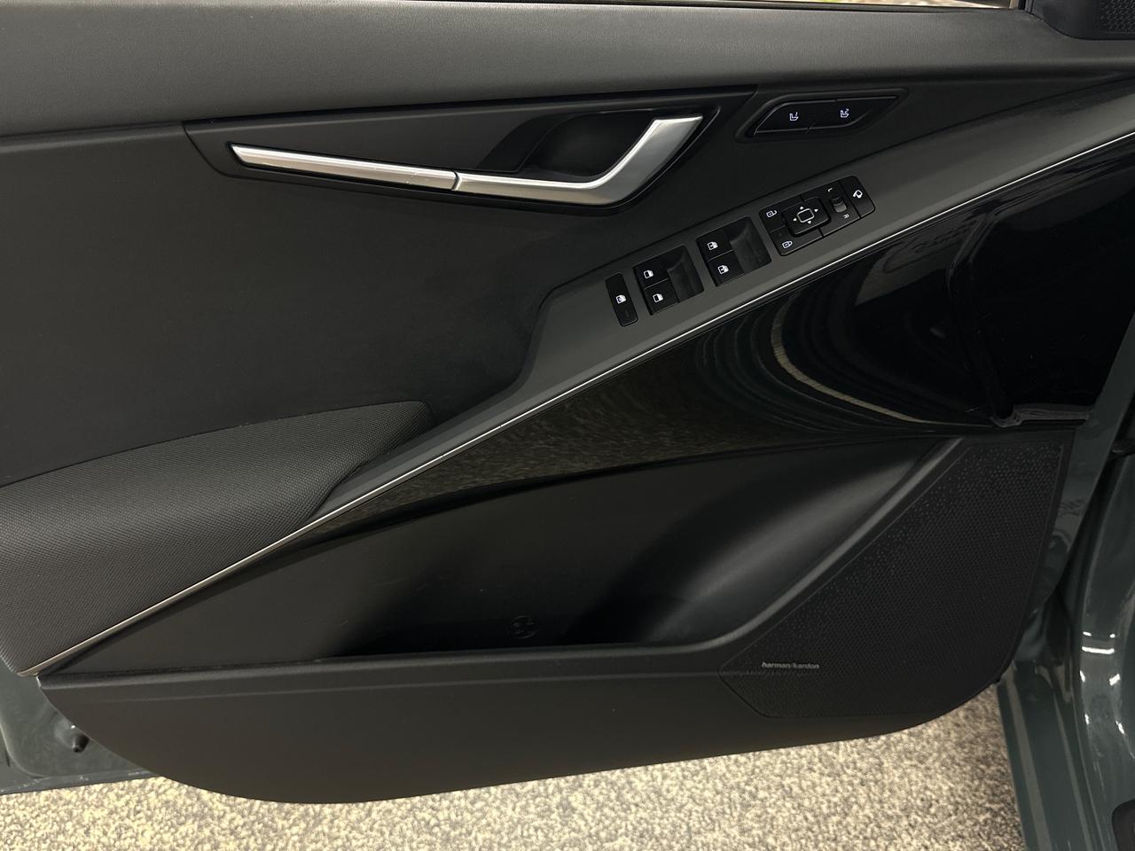 2023 Kia NIRO SX Photo