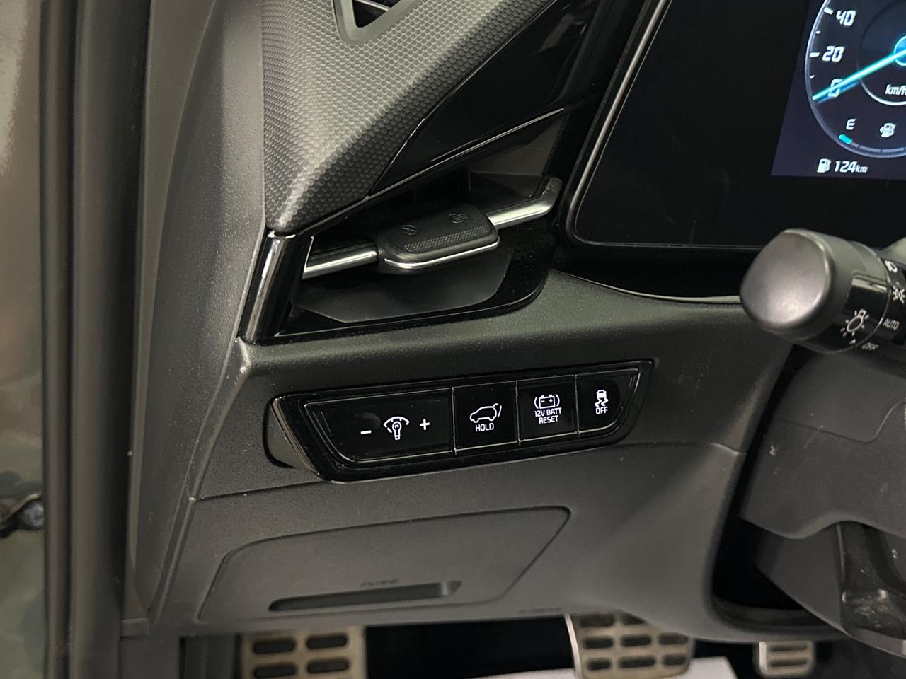 2023 Kia NIRO SX Photo
