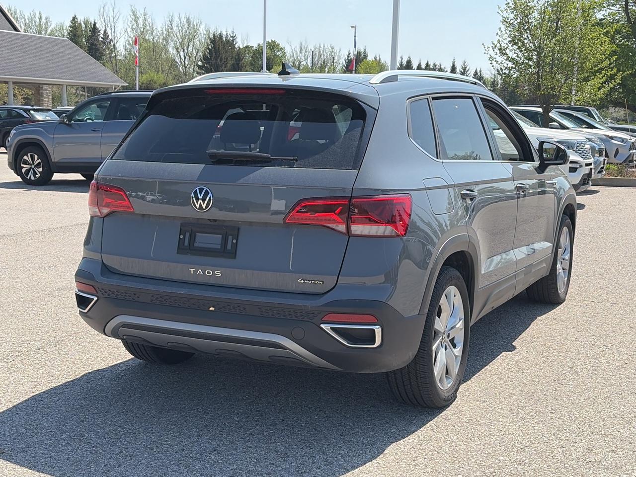 2022 Volkswagen Taos Comfortline 4MOTION   Pano Roof   Heated Seats Photo