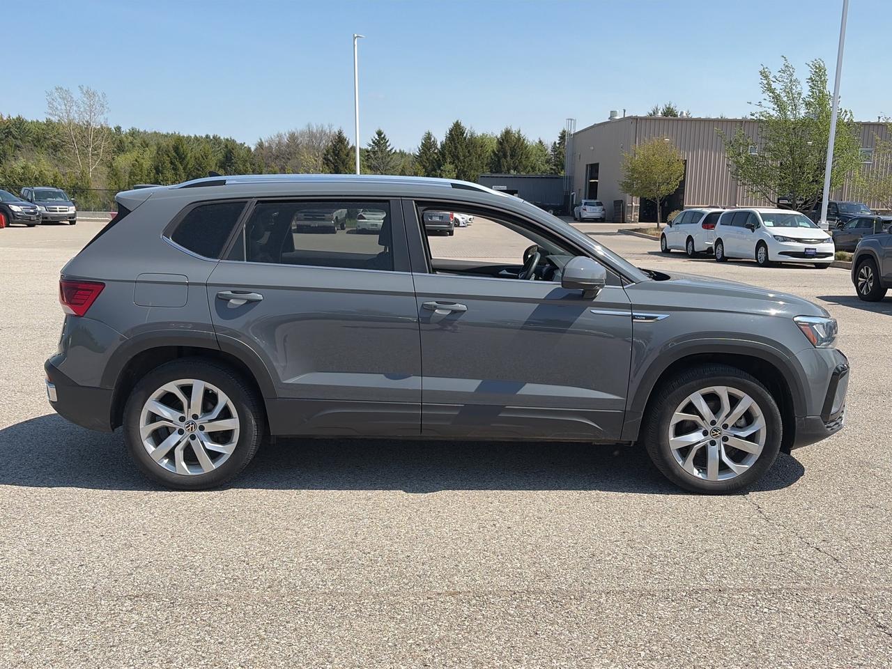 2022 Volkswagen Taos Comfortline 4MOTION   Pano Roof   Heated Seats Photo