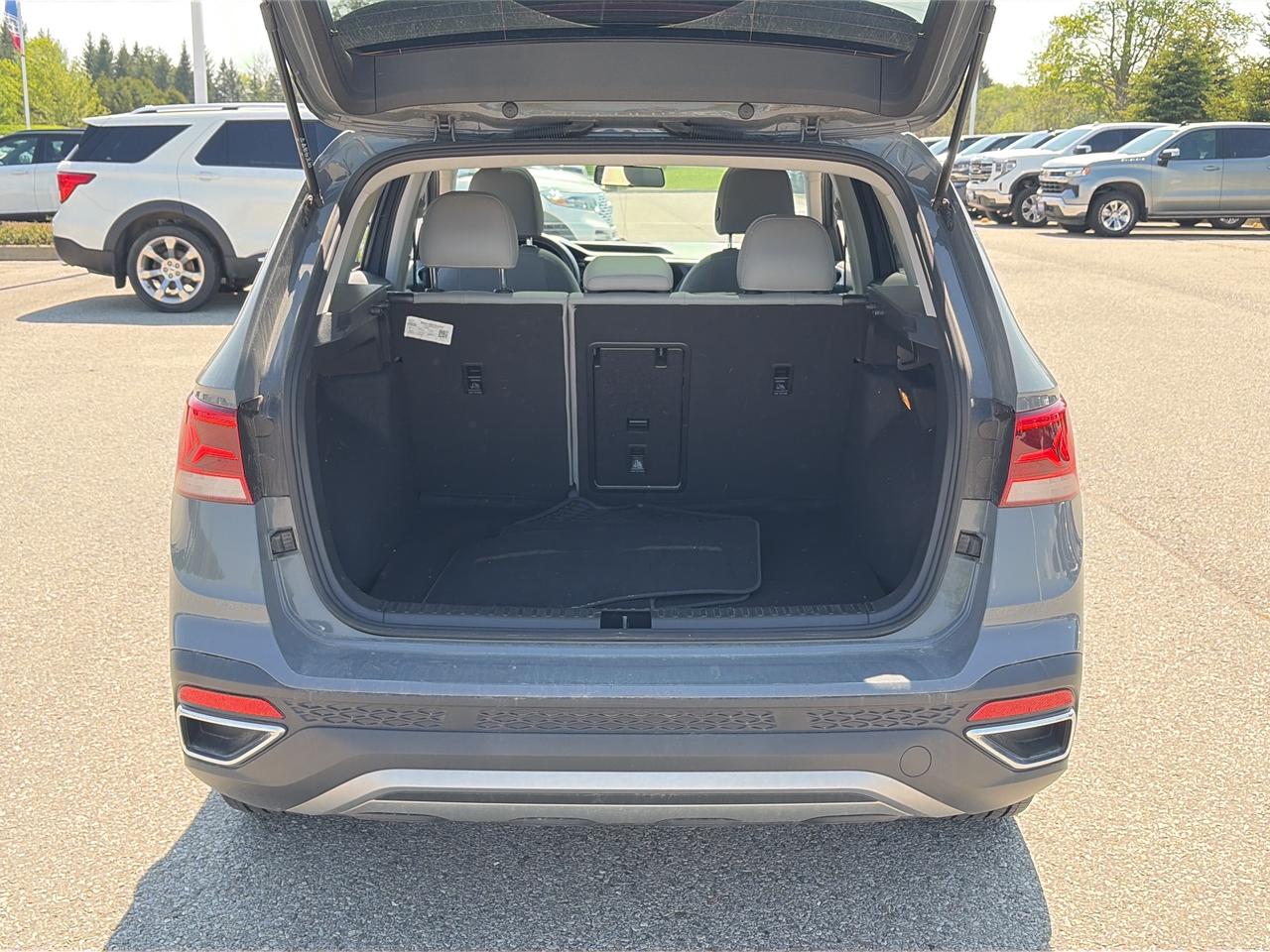 2022 Volkswagen Taos Comfortline 4MOTION   Pano Roof   Heated Seats Photo