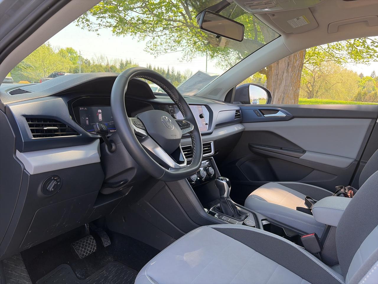 2022 Volkswagen Taos Comfortline 4MOTION   Pano Roof   Heated Seats Photo