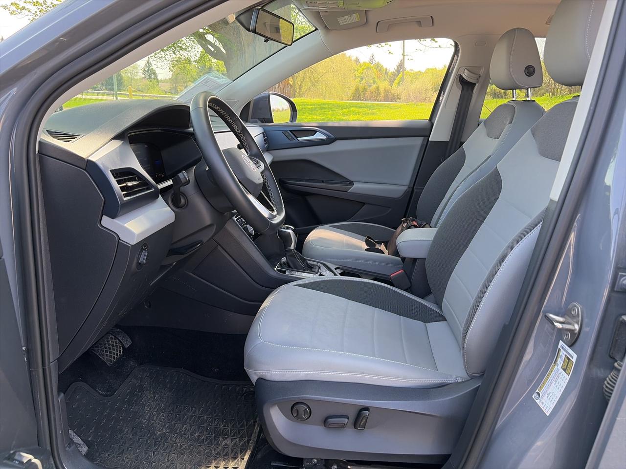 2022 Volkswagen Taos Comfortline 4MOTION   Pano Roof   Heated Seats Photo