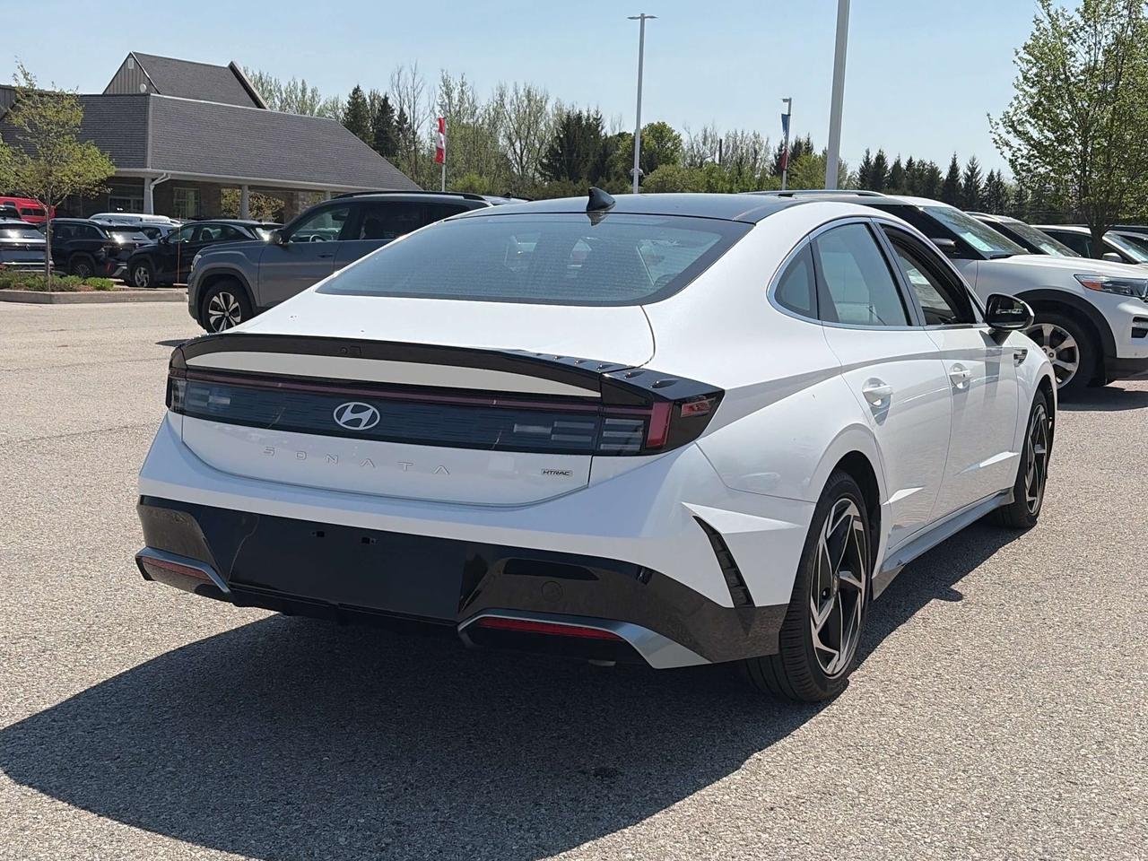 2025 Hyundai Sonata Preferred-Trend AWD  Pano Roof Heated/Cooled Seats Photo