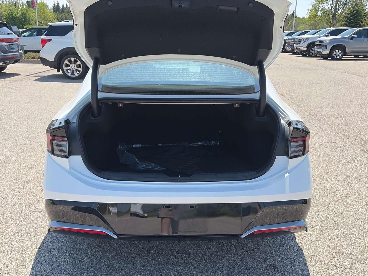 2025 Hyundai Sonata Preferred-Trend AWD  Pano Roof Heated/Cooled Seats Photo
