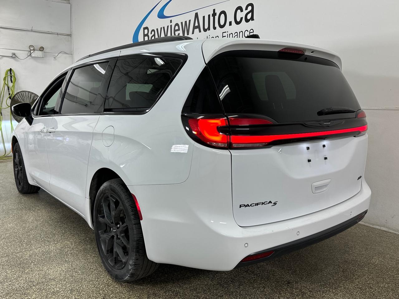 2023 Chrysler Pacifica Touring-L Photo