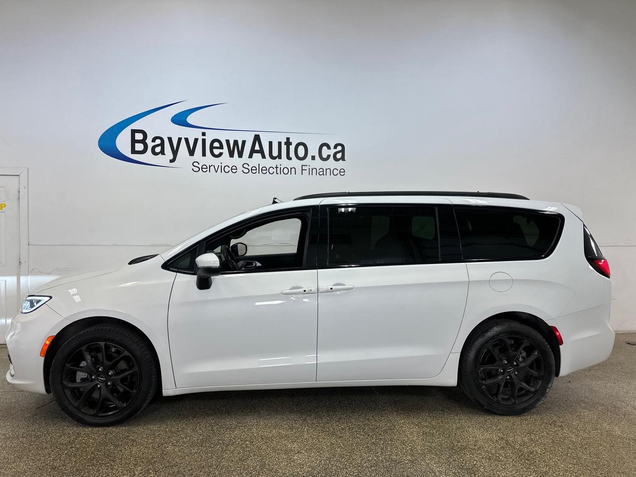 2023 Chrysler Pacifica Touring-L Photo