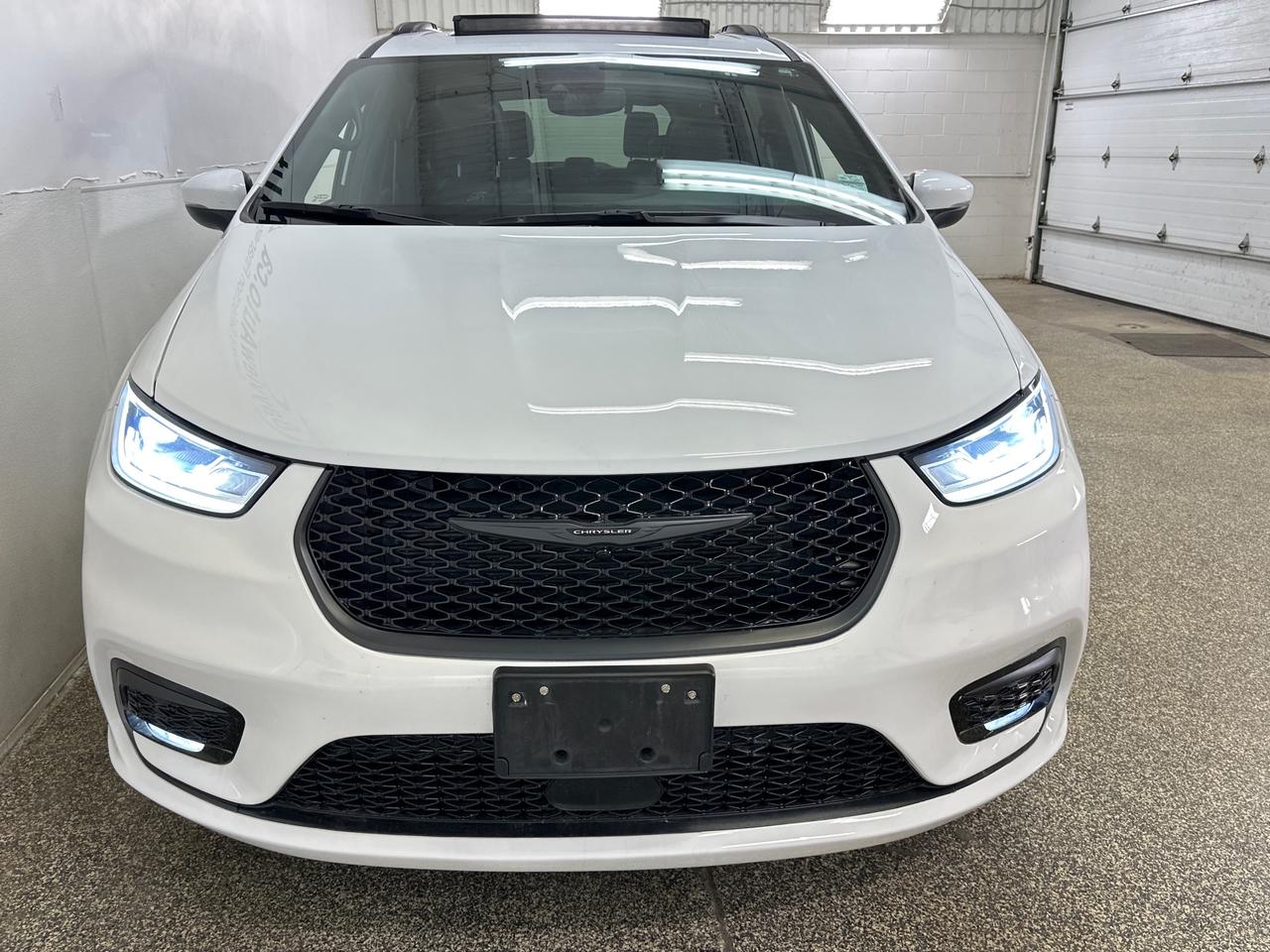 2023 Chrysler Pacifica Touring-L Photo