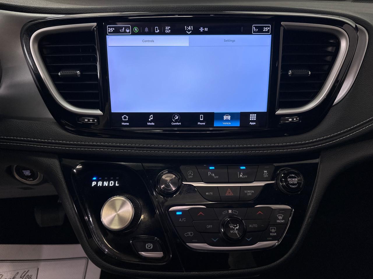 2023 Chrysler Pacifica Touring-L Photo