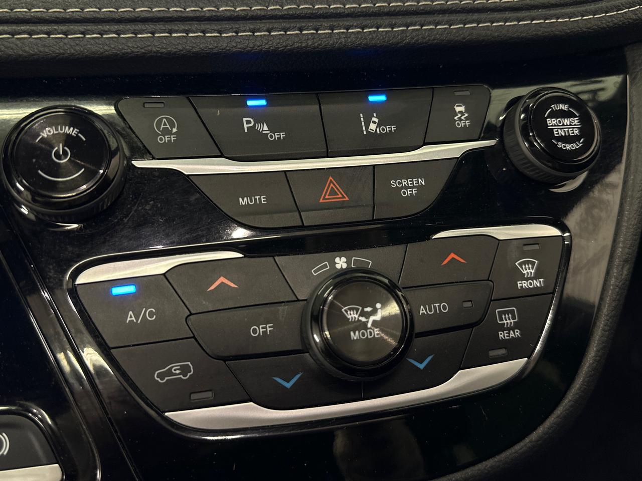 2023 Chrysler Pacifica Touring-L Photo