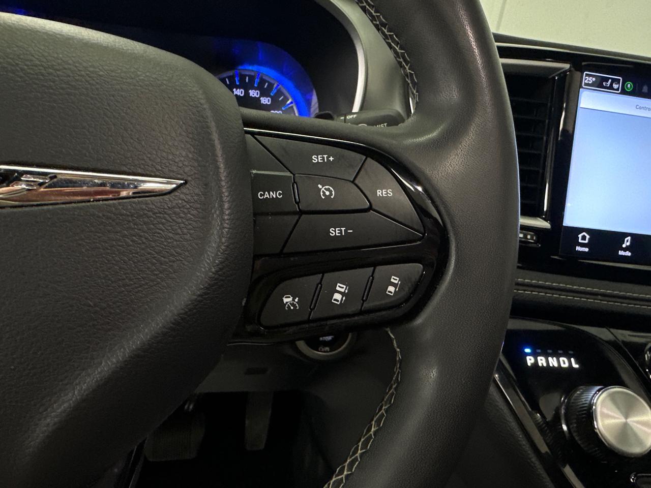 2023 Chrysler Pacifica Touring-L Photo