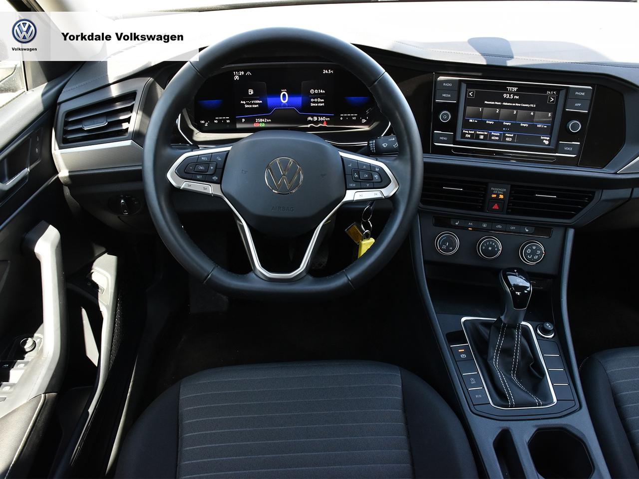 2023 Volkswagen Jetta Trendline Photo