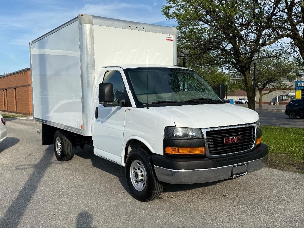 2024 GMC Savana 3500 14Foot Box 3500 Only63,350km Certified RollOffRamp Photo