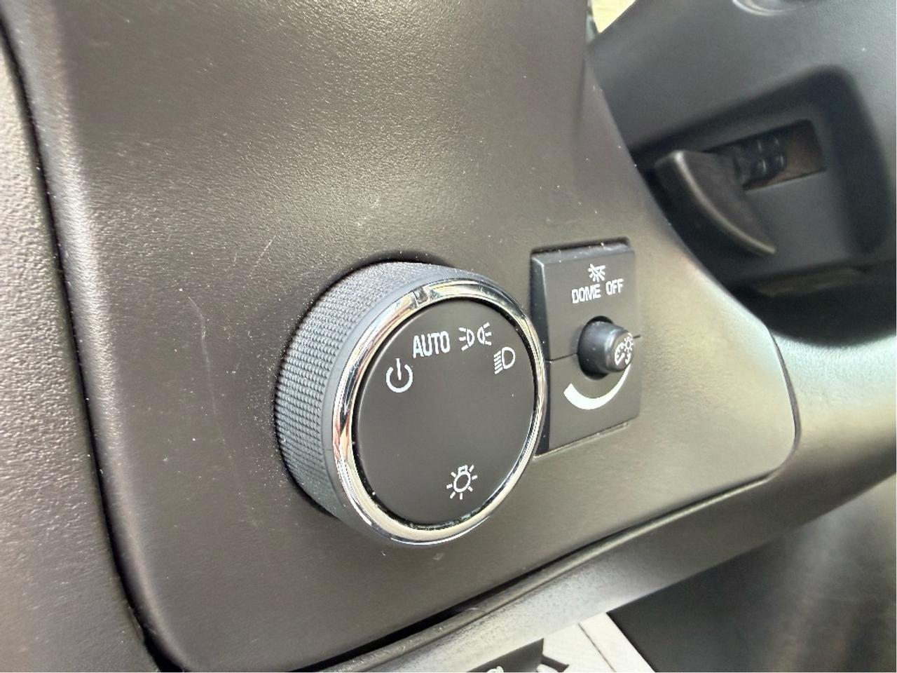 2024 GMC Savana 3500 14Foot Box 3500 Only63,350km Certified RollOffRamp Photo