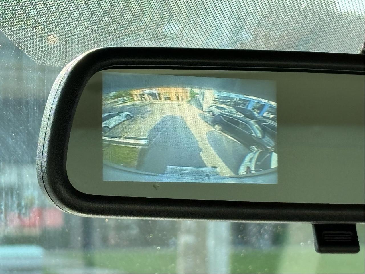 2024 GMC Savana 3500 14Foot Box 3500 Only63,350km Certified RollOffRamp Photo