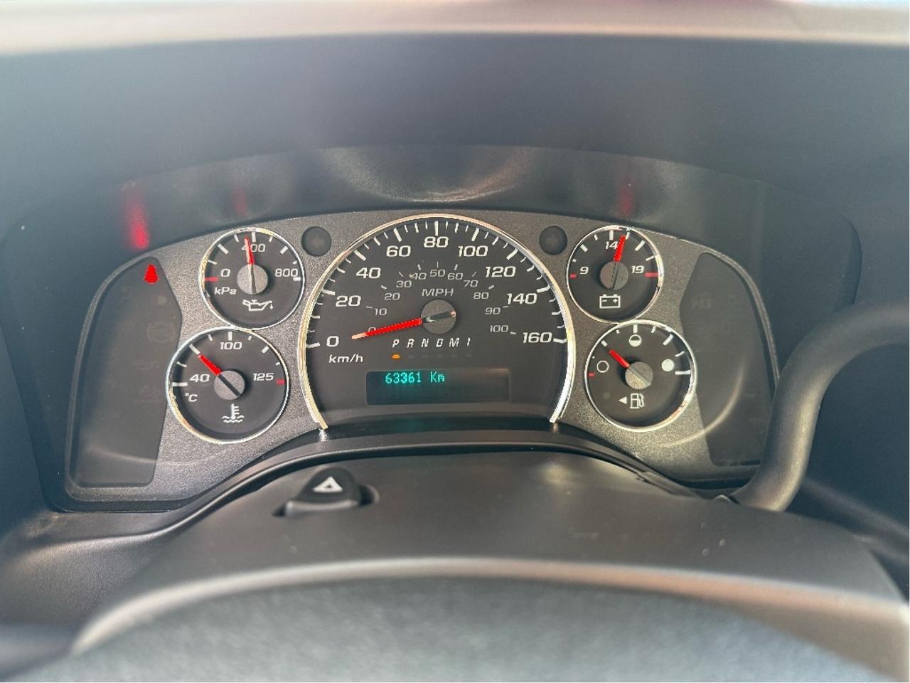 2024 GMC Savana 3500 14Foot Box 3500 Only63,350km Certified RollOffRamp Photo