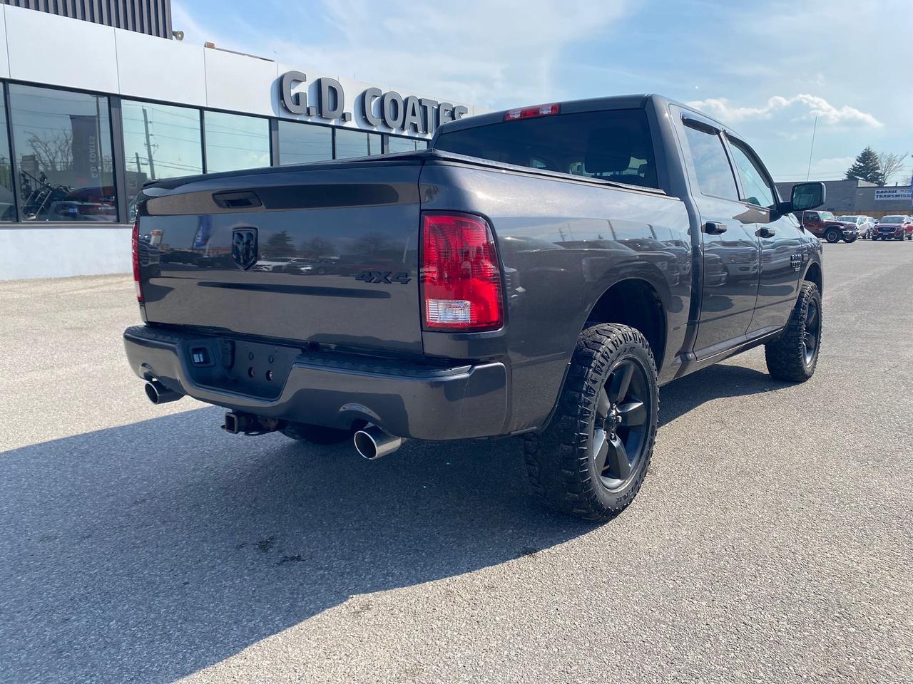 2021 RAM 1500 Classic Express Crew Cab 4x4 ~Bluetooth ~Tonneau ~Camera Photo