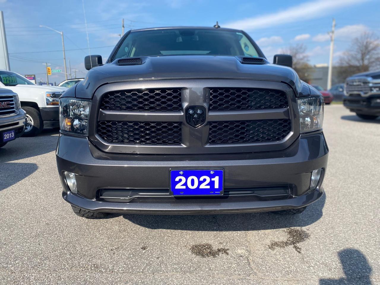2021 RAM 1500 Classic Express Crew Cab 4x4 ~Bluetooth ~Tonneau ~Camera Photo