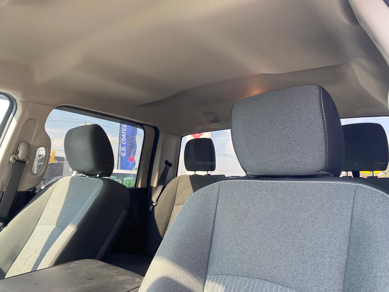 2021 RAM 1500 Classic Express Crew Cab 4x4 ~Bluetooth ~Tonneau ~Camera Photo