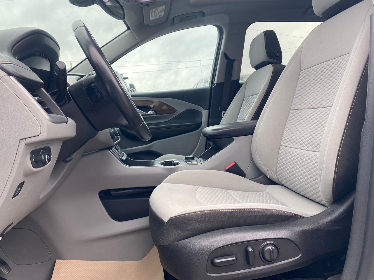 2019 GMC Terrain SLE AWD ~Nav ~Heated Seats ~Moonroof ~Bluetooth Photo