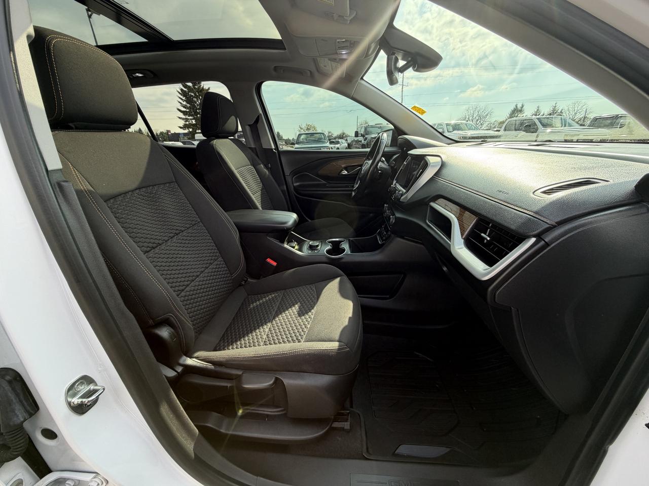 2021 GMC Terrain AWD 4DR SLE Photo