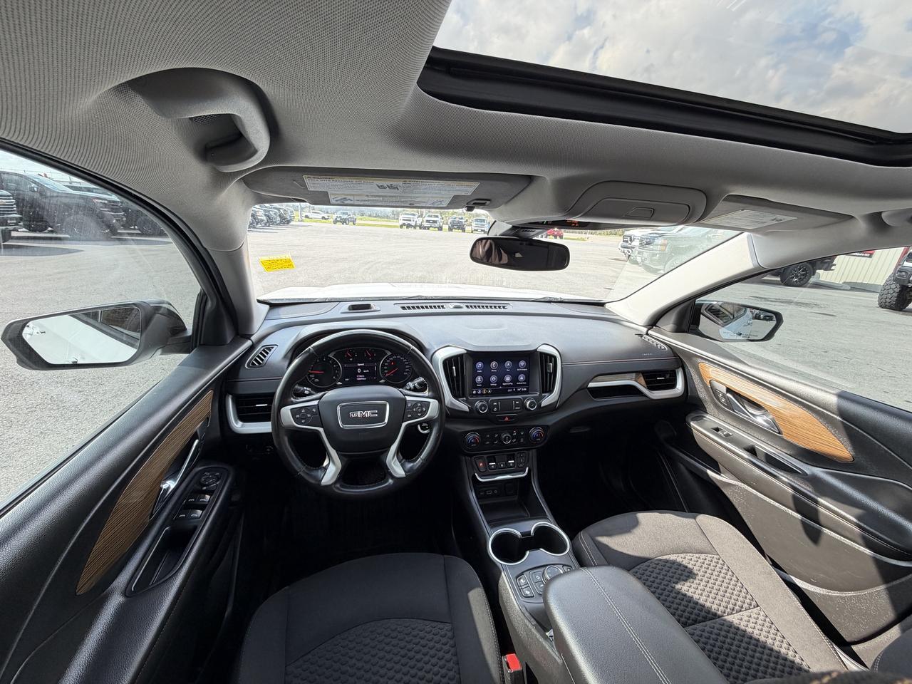 2021 GMC Terrain AWD 4DR SLE Photo