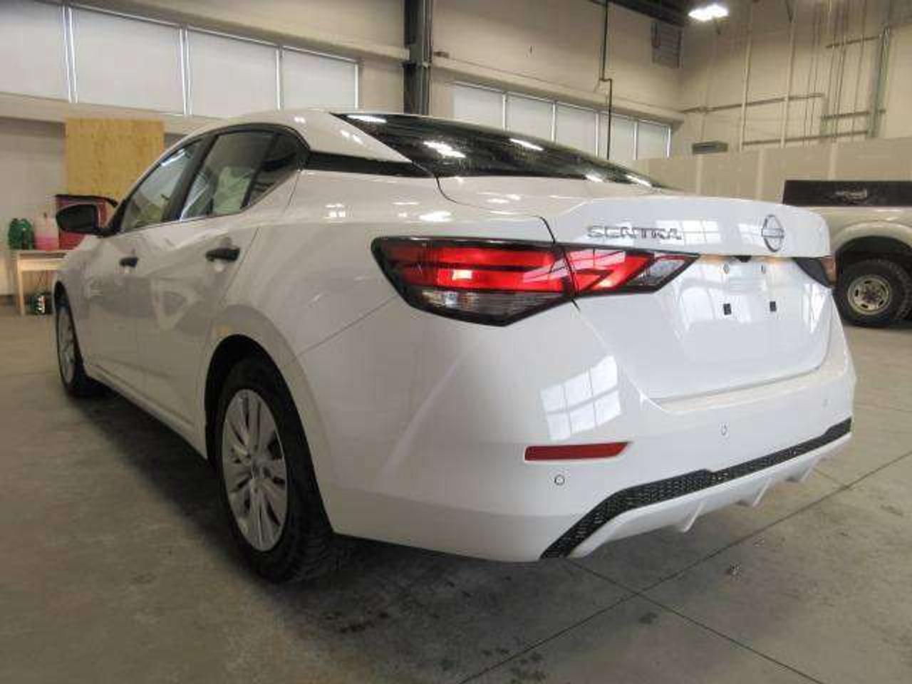 2024 Nissan Sentra 6-SPEED MANUAL! A/C, APPLE/ANDROID, JUST 20K! Photo