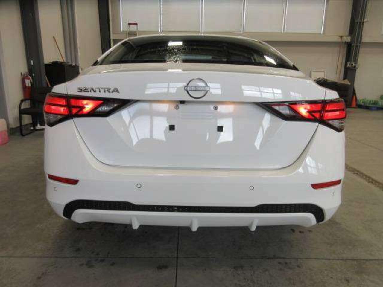 2024 Nissan Sentra 6-SPEED MANUAL! A/C, APPLE/ANDROID, JUST 20K! Photo