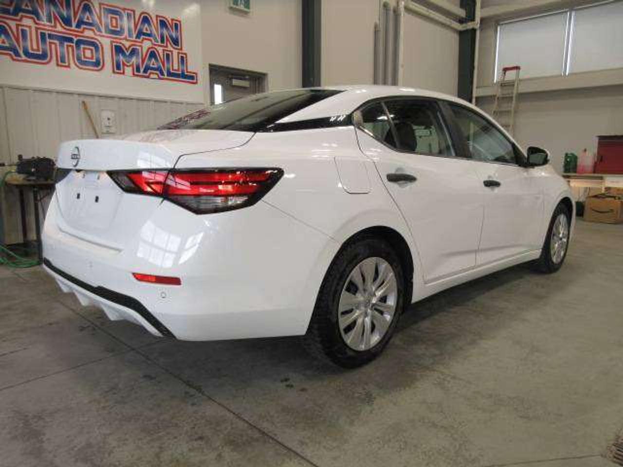 2024 Nissan Sentra 6-SPEED MANUAL! A/C, APPLE/ANDROID, JUST 20K! Photo