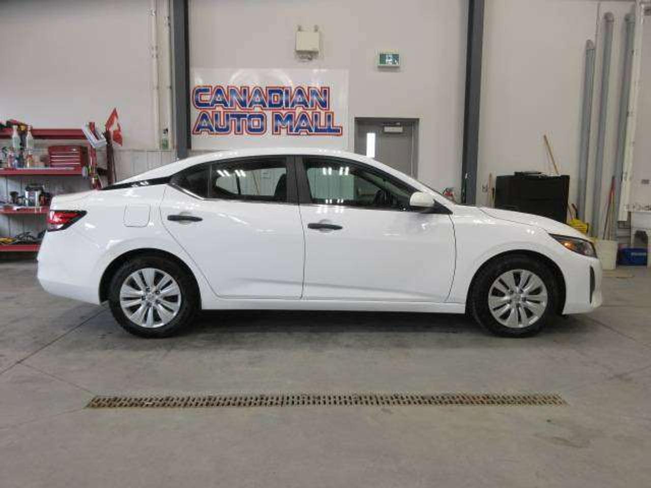 2024 Nissan Sentra 6-SPEED MANUAL! A/C, APPLE/ANDROID, JUST 20K! Photo