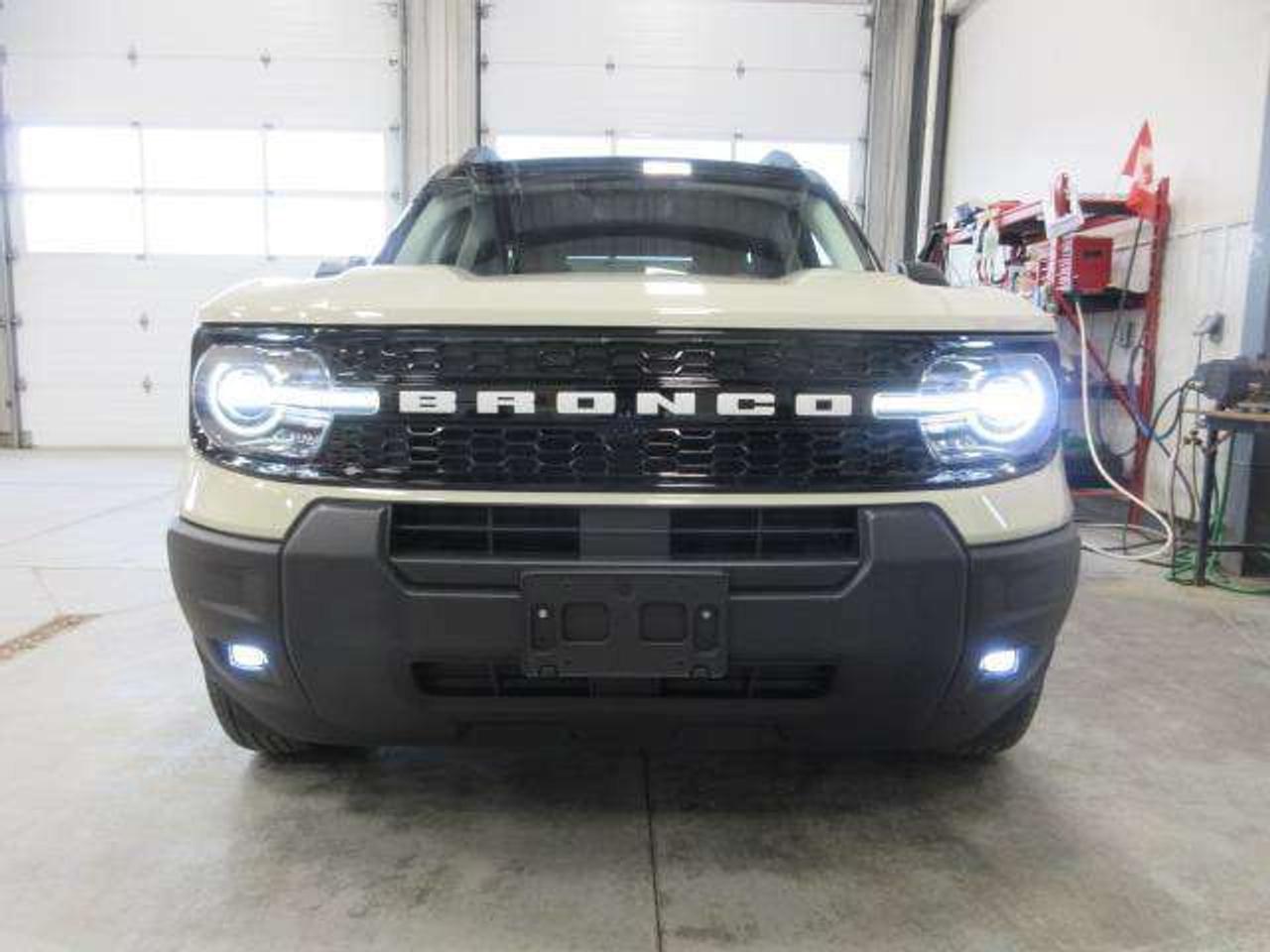 2025 Ford Bronco Sport OUTER BANKS 4X4, HTD. LEATHER, APPLE/ANDROID, 16K! Photo2
