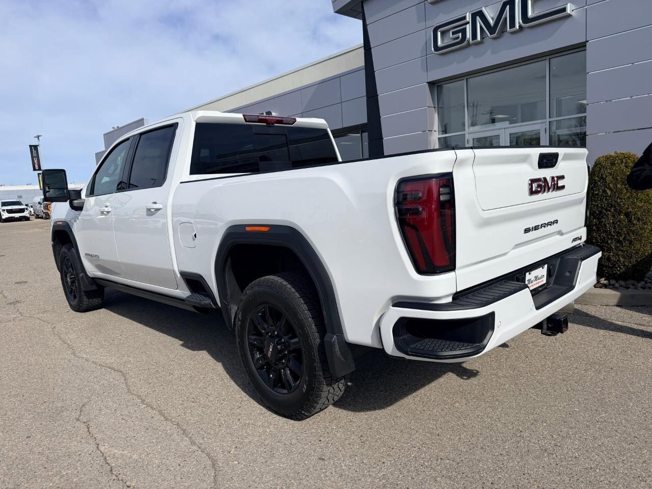 2025 GMC SIERRA 2500HD 4WD Crew Cab 159  AT4 Photo4