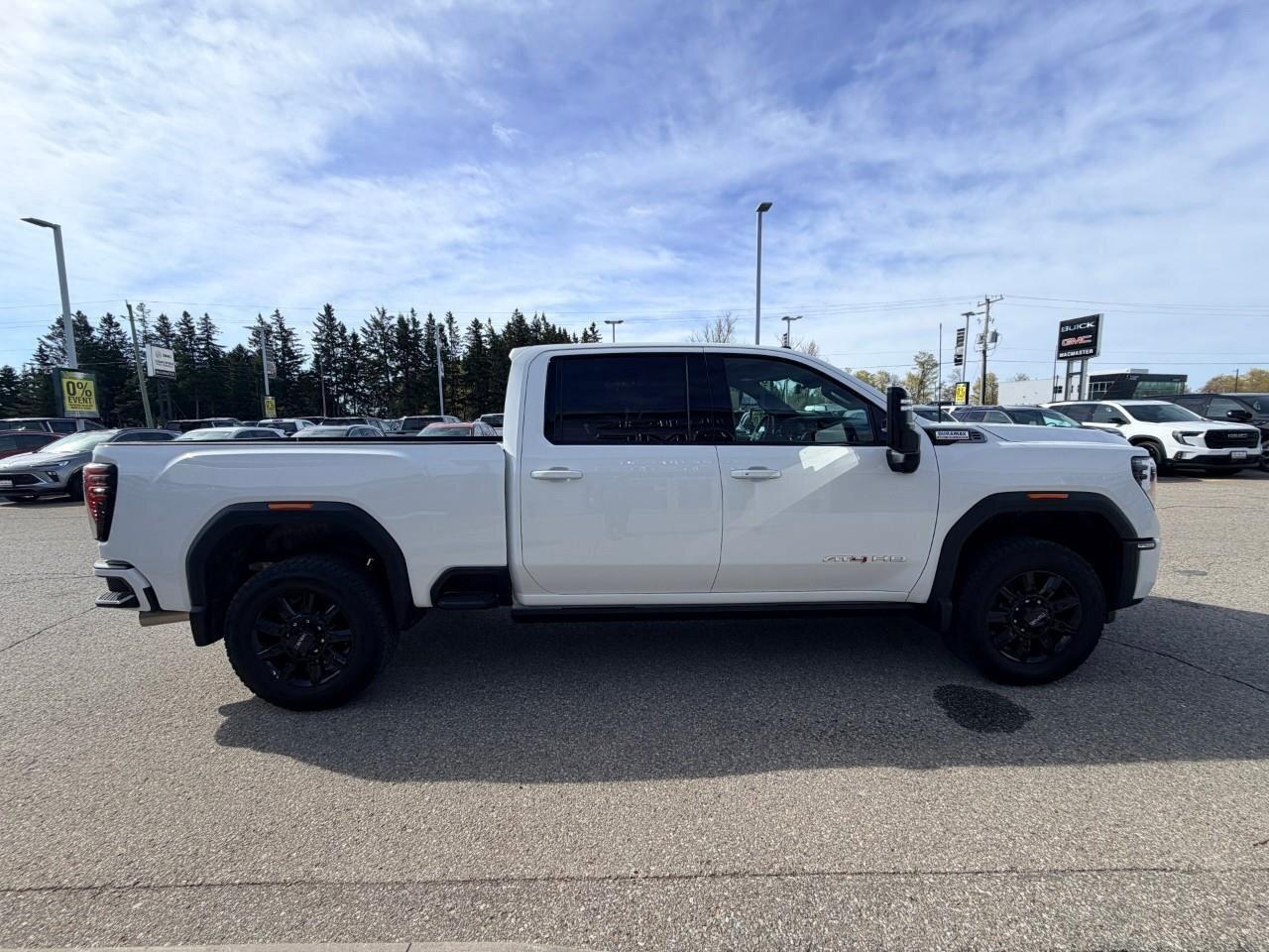 2025 GMC SIERRA 2500HD 4WD Crew Cab 159  AT4 Photo