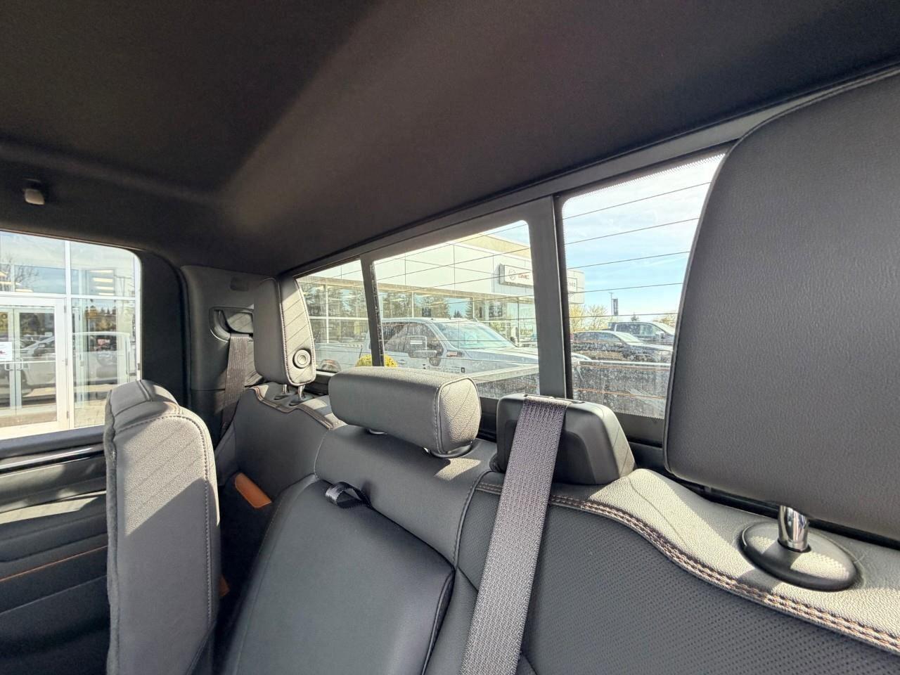 2025 GMC SIERRA 2500HD 4WD Crew Cab 159  AT4 Photo
