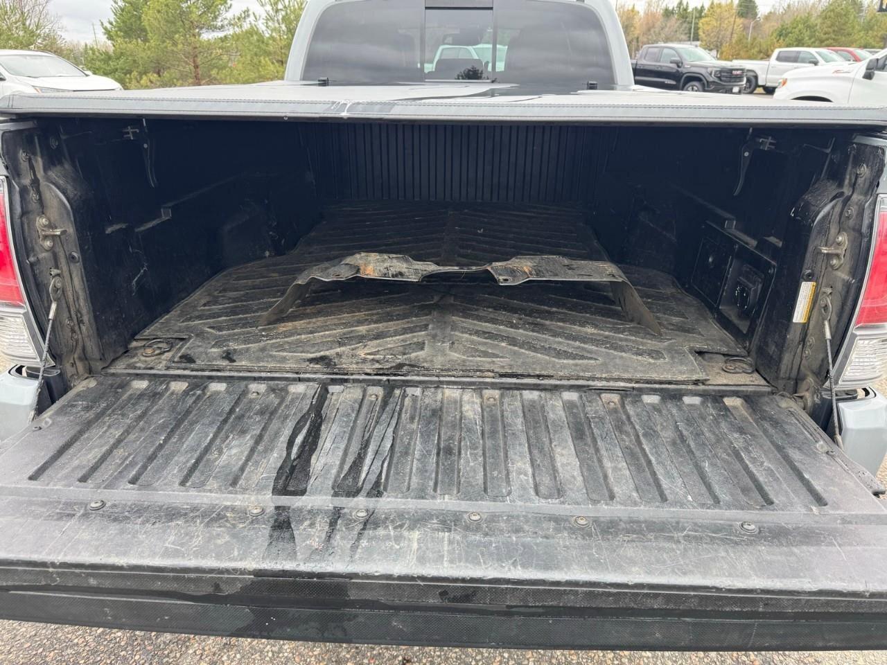 2020 Toyota Tacoma Tonneau Cover   Keyless Entry   Heated Seats Photo