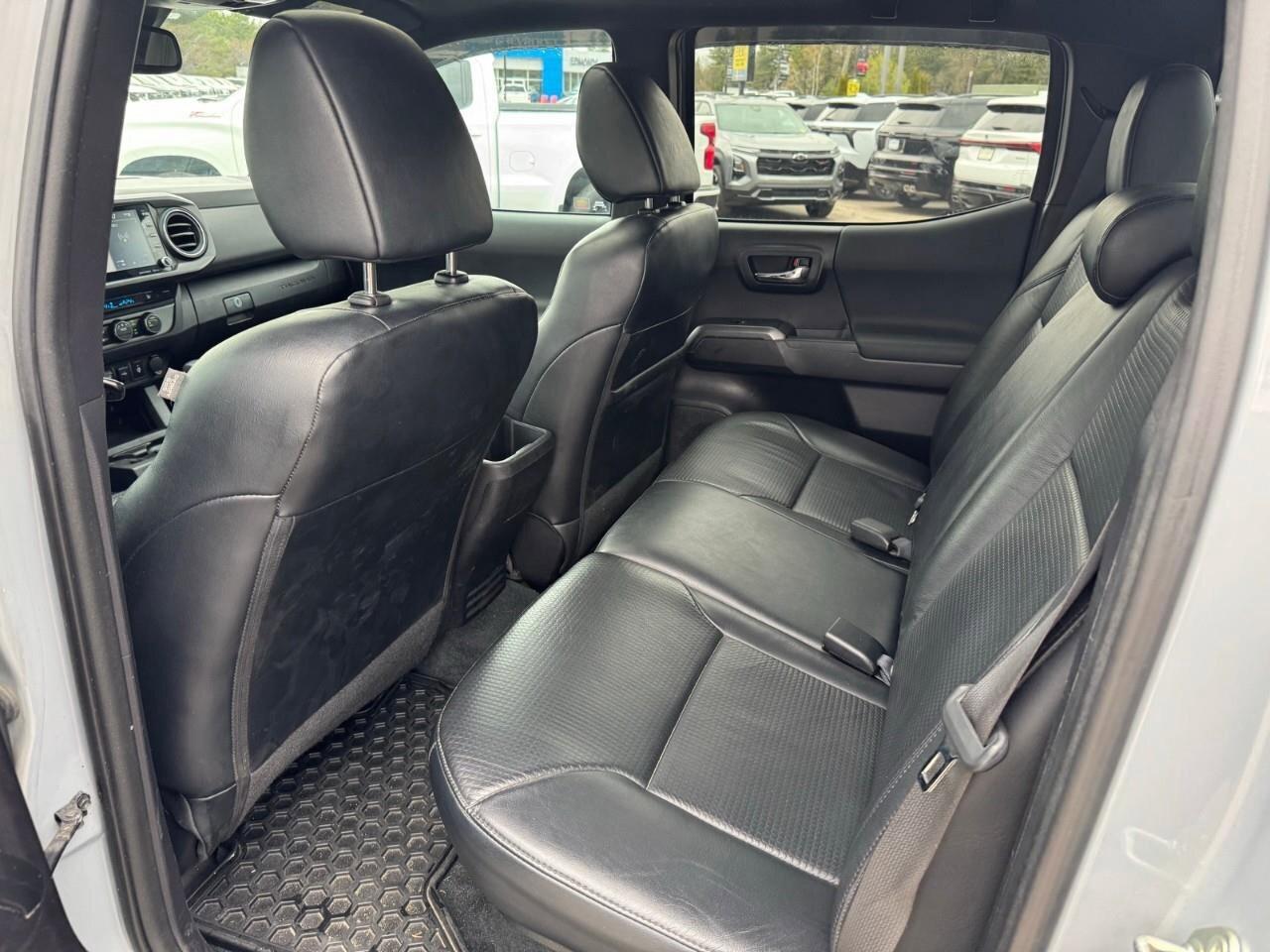2020 Toyota Tacoma Tonneau Cover   Keyless Entry   Heated Seats Photo