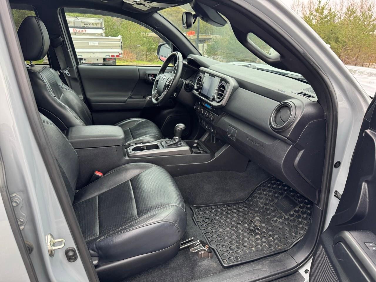 2020 Toyota Tacoma Tonneau Cover   Keyless Entry   Heated Seats Photo