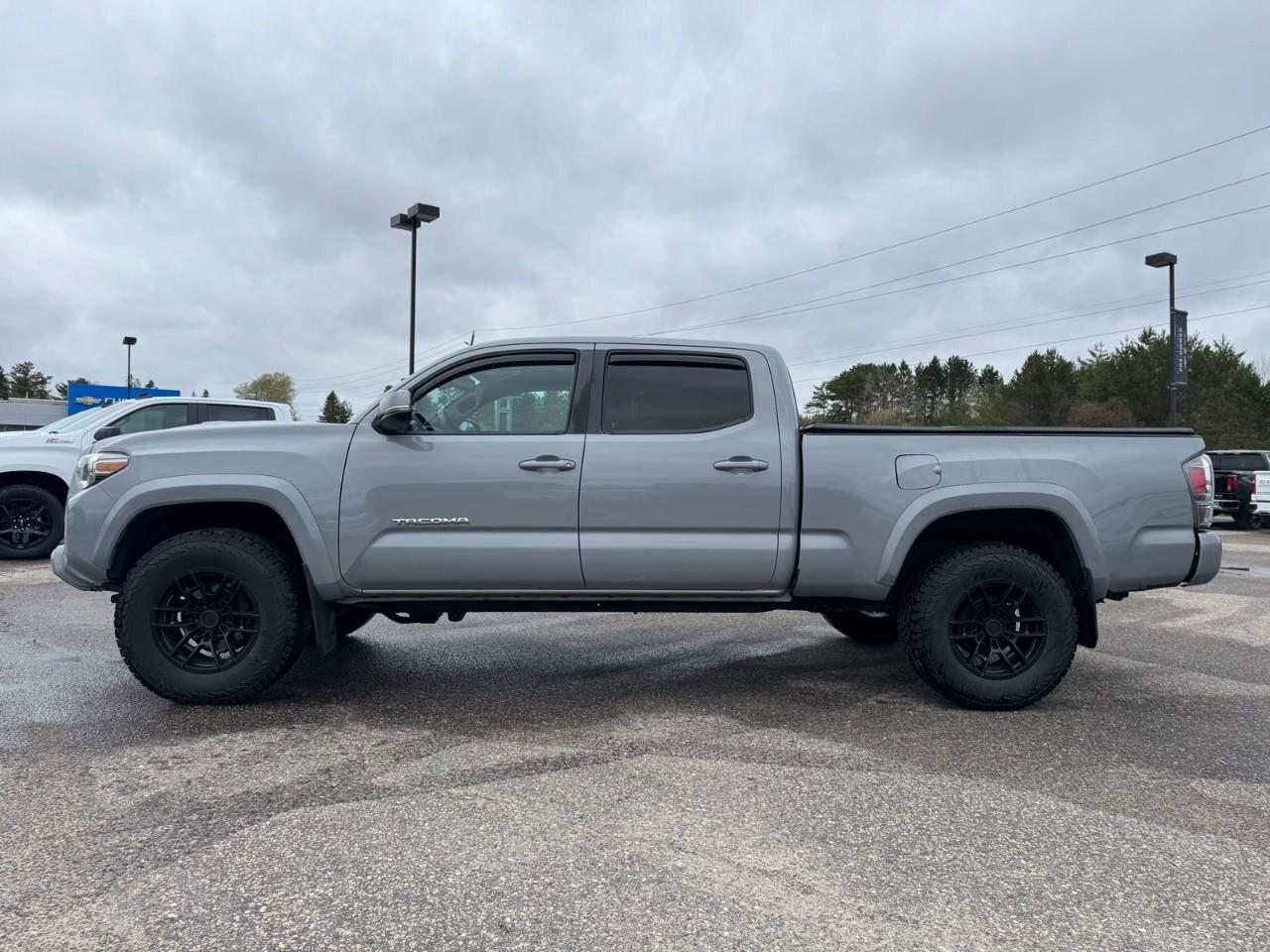 2020 Toyota Tacoma Tonneau Cover   Keyless Entry   Heated Seats Photo