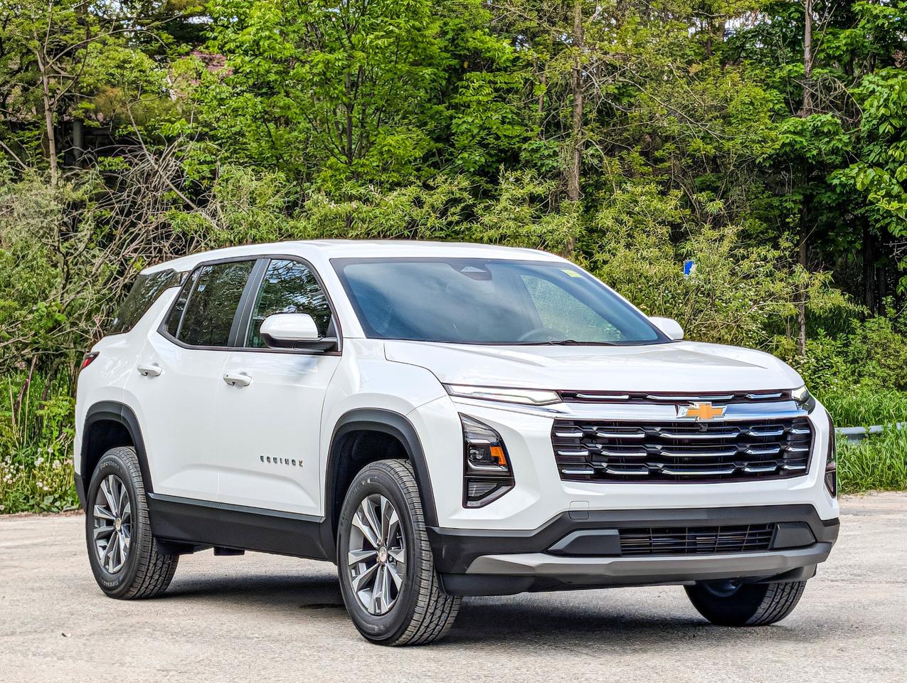 2026 Chevrolet Equinox FWD LT Photo2